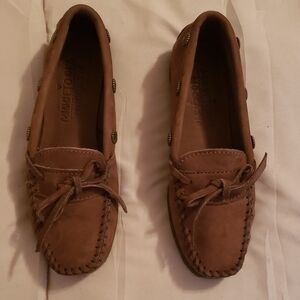 Minnetonka Women's Nubuck Leather Loafer/Moccasins Chocolate Color SZ 6.5
